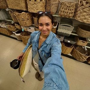 Meet your Posher, Ella